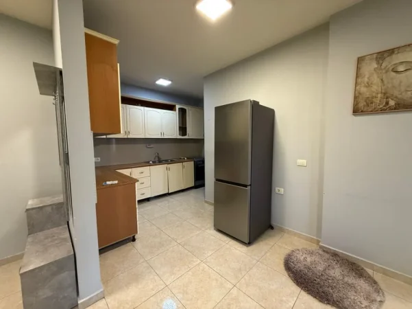 Tirane, jepet me qera apartament 2+1+Ballkon Kati 4, 74 m² 550 € 