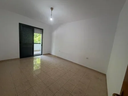 Tirane, shitet apartament 2+1+Ballkon Kati 2, 56 m² 156.000 € (Brryli)