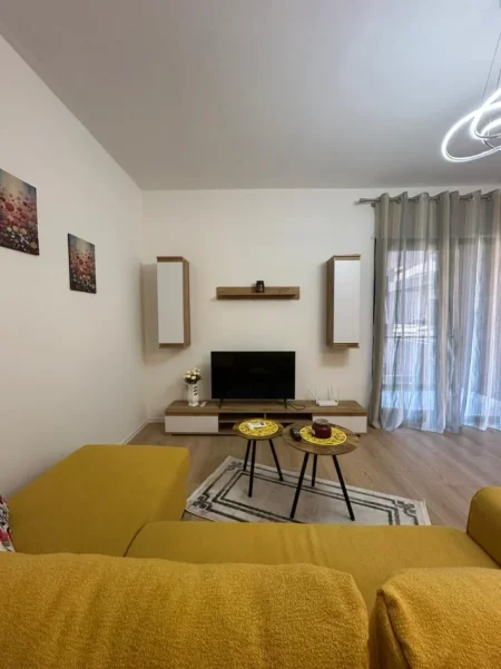 Tirane, jepet me qera apartament 1+1 Kati 2, 580 € (Astir)
