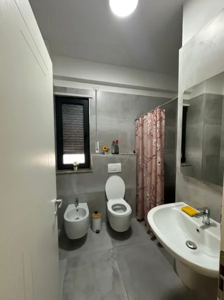 Tirane, jepet me qera apartament 1+1 Kati 2, 580 € (Astir)