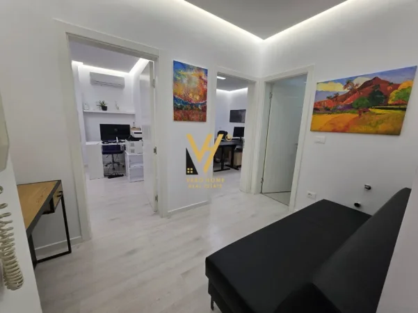 Tirane, jepet me qera zyre Kati 1, 65 m² 520 € (SHKOLLA E BALETIT)