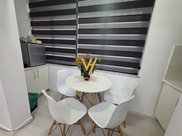 Tirane, jepet me qera zyre Kati 1, 65 m² 520 € (SHKOLLA E BALETIT)