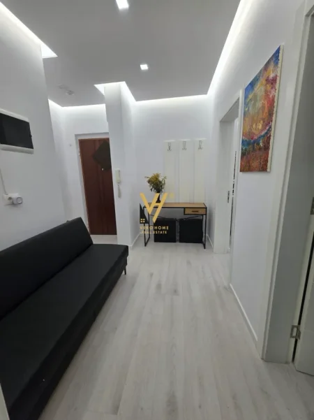 Tirane, jepet me qera zyre Kati 1, 65 m² 520 € (SHKOLLA E BALETIT)