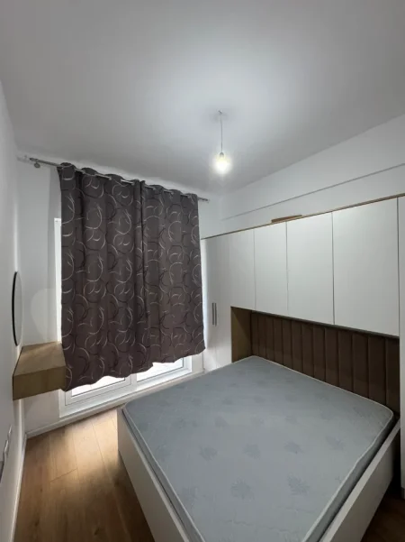 Tirane, jepet me qera apartament 1+1 Kati 2, 67 m² 400 € (Fresku)