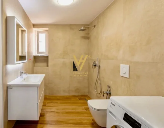 Tirane, jepet me qera apartament 1+1+Ballkon Kati 3, 63 m² 520 € (ALI DEMI)