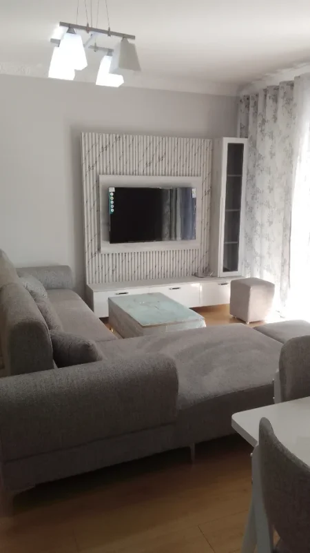 Tirane, jepet me qera apartament 1+1+Ballkon (Bulevardi i ri, perfshihet dhe parkimi ne çmim)