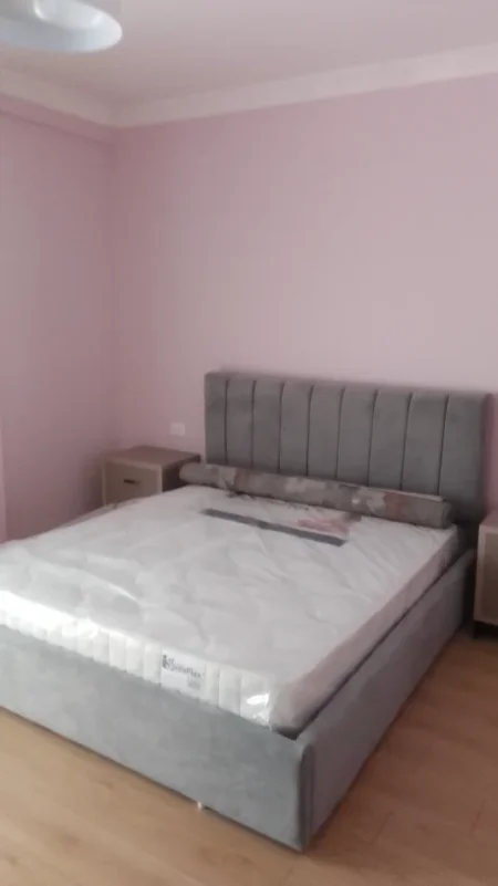 Tirane, jepet me qera apartament 1+1+Ballkon (Bulevardi i ri, perfshihet dhe parkimi ne çmim)