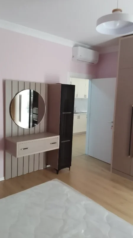 Tirane, jepet me qera apartament 1+1+Ballkon (Bulevardi i ri, perfshihet dhe parkimi ne çmim)