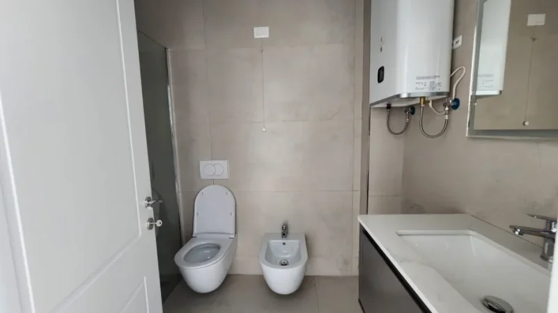 Tirane, shitet apartament 2+1+Ballkon , 132 m² 457.000 € (Lake View Rezidence Liqeni Tiranes)