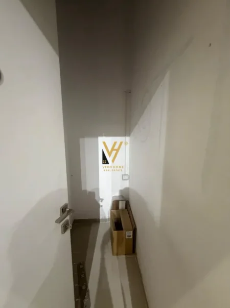 Tirane, jepet me qera dyqan Kati 0, 50 m² 520 € (KOMUNA E PARISIT)