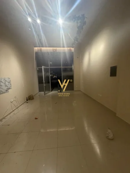 Tirane, jepet me qera dyqan Kati 0, 50 m² 520 € (KOMUNA E PARISIT)