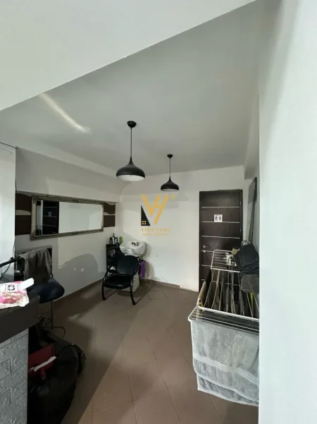 Tirane, shitet dyqan Kati 1, 60 m² 206.000 € (MYSLYM SHYRI)