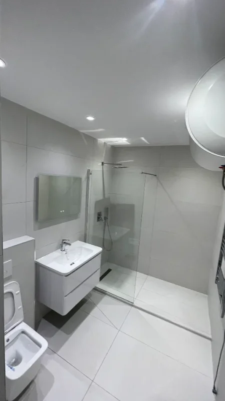 Tirane, jap me qera apartament 2+1+Ballkon Kati 5, 120 m² 820 € (Rruga e Kavajes 21 Dhjetori)
