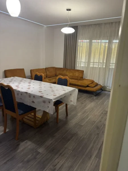 Tirane, jepet me qera apartament 2+1 Kati 3, 100 m² 550 € (ASTIR)