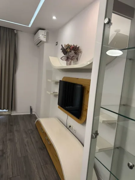 Tirane, jepet me qera apartament 2+1 Kati 3, 100 m² 550 € (ASTIR)