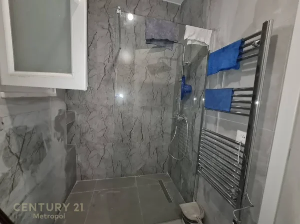 Tirane, jepet me qera apartament 2+1 Kati 7, 104 m² 1.000 € (Spitali Ushtarak)