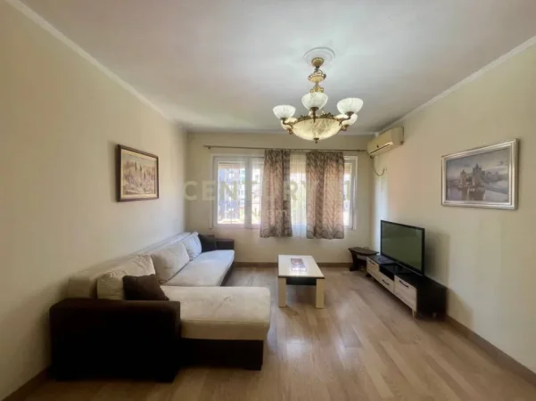 Tirane, shitet apartament 2+1+Ballkon Kati 2, 119 m² 210.000 € (Rruga e Durrësit)
