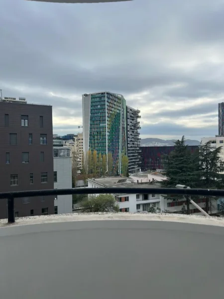 Tirane, jepet me qera zyre Kati 4, 190 m² 2.000 € (AMBASADA AMERIKANE)