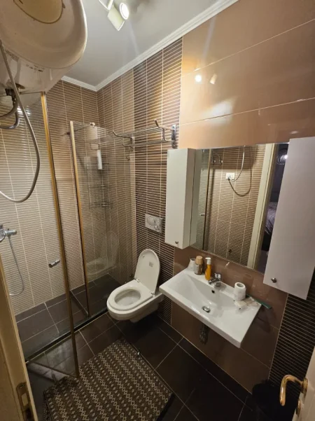 Tirane, jepet me qera apartament 3+1 Kati 2, 101 m² 150 € 