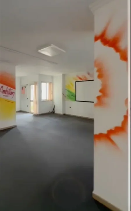 Tirane, jepet me qera ambjent biznesi , 700 m² 7.000 € 