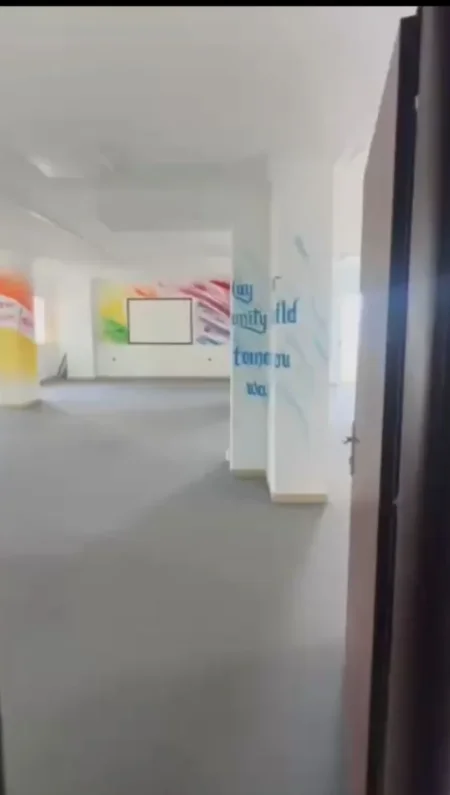 Tirane, jepet me qera ambjent biznesi , 700 m² 7.000 € 