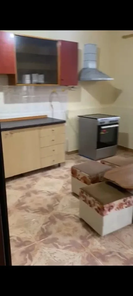 Tirane, jepet me qera apartament 2+1 Kati 1, 80 m² 300 € (Qytet Studenti)