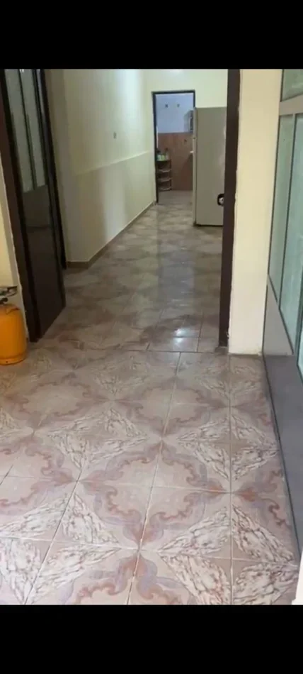 Tirane, jepet me qera apartament 2+1 Kati 1, 80 m² 300 € (Qytet Studenti)