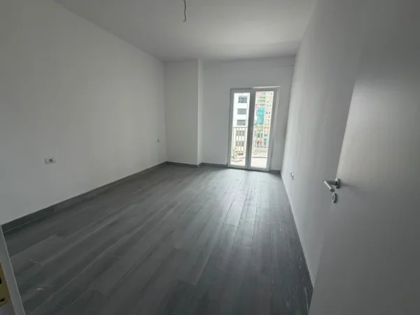 Tirane, jepet me qera apartament 1+1 Kati 5, 73 m² 600 € (Zogu i Zi)