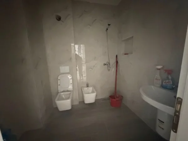 Tirane, jepet me qera apartament 1+1 Kati 5, 73 m² 600 € (Zogu i Zi)