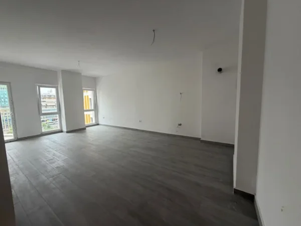 Tirane, jepet me qera apartament 1+1 Kati 5, 73 m² 600 € (Zogu i Zi)