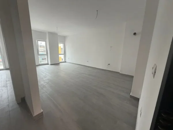 Tirane, jepet me qera apartament 1+1 Kati 5, 73 m² 600 € (Zogu i Zi)
