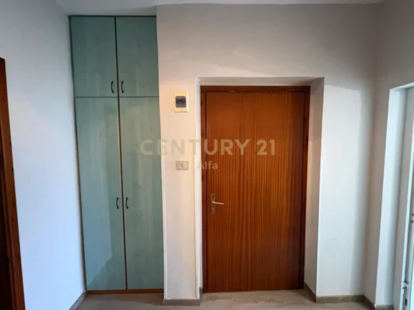 Tirane, jepet me qera apartament 1+1 Kati 3, 50 m² 500 € (Rruga e Durresit)