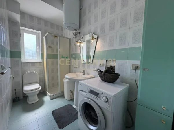 Tirane, jepet me qera apartament 1+1 Kati 3, 50 m² 500 € (Rruga e Durresit)