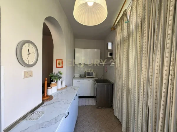 Tirane, jepet me qera apartament 1+1 Kati 3, 50 m² 500 € (Rruga e Durresit)