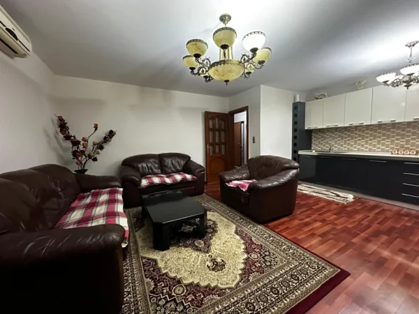 Tirane, jepet me qera apartament 2+1 Kati 4, 100 m² 550 € (Rruga Fortuzi)