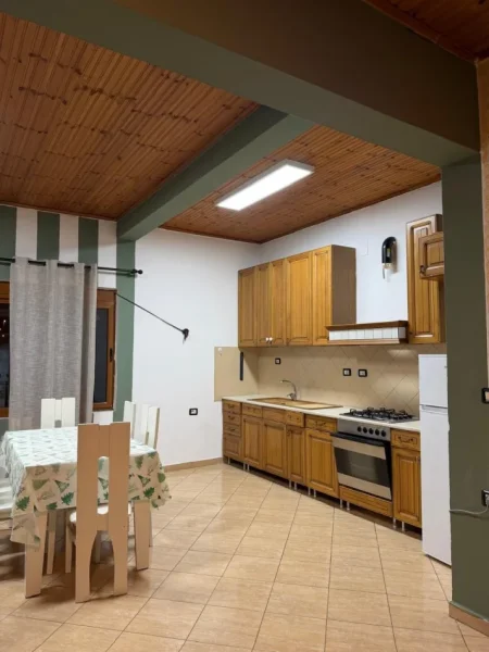 Tirane, jepet me qera apartament 2+1 Kati 2, 110 m² 380 € (Yzberisht Kashar)