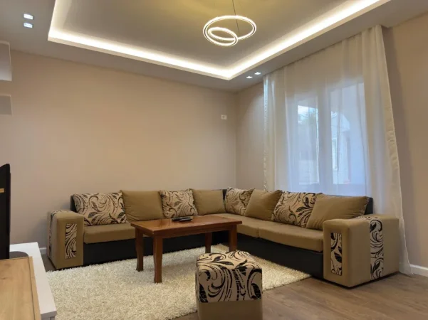 Tirane, jepet me qera shtepi 1+1+Ballkon Kati 1, 68 m² 300 € (Rruga shaban baxhaku , Shkoze)…