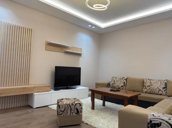 Tirane, jepet me qera shtepi 1+1+Ballkon Kati 1, 68 m² 300 € (Rruga shaban baxhaku , Shkoze)…