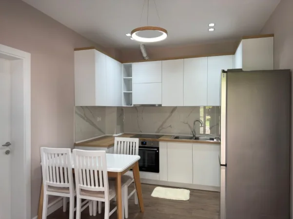 Tirane, jepet me qera shtepi 1+1+Ballkon Kati 1, 68 m² 300 € (Rruga shaban baxhaku , Shkoze)…