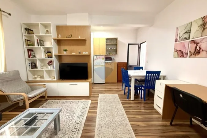 Garsoniere ne shitje, totalisht e mobiluar perballe Delijorgjit! (99'000 Euro)