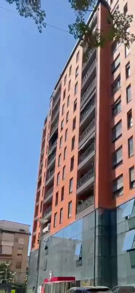 Tirane, jepet me qera zyre , 120 m² 2.000 € (Mbrapa Gjykates)