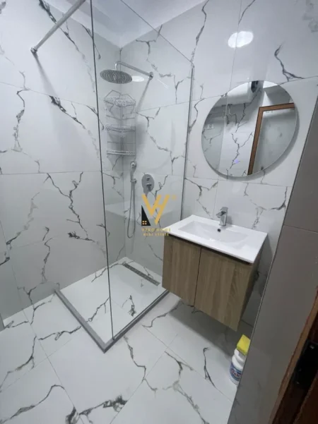 Tirane, jepet me qera apartament 1+1+Ballkon Kati 4, 64 m² 620 € (PAZARI I RI)