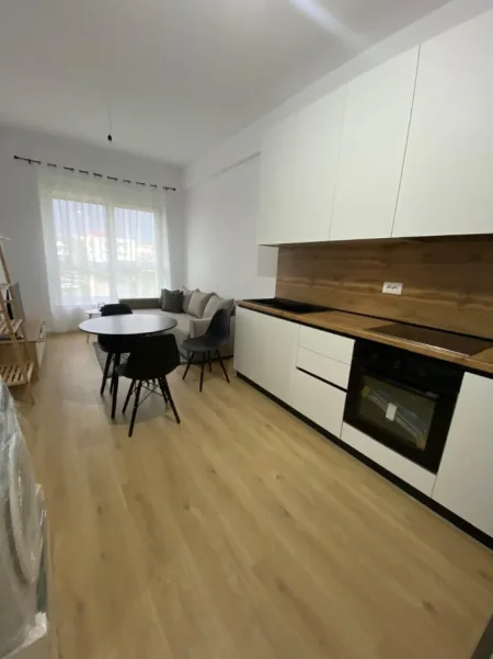 Tirane, jepet me qera apartament 1+1+Ballkon Kati 3, 58 m² 400 € (Ali Demi/Rezidenca Kadiu)