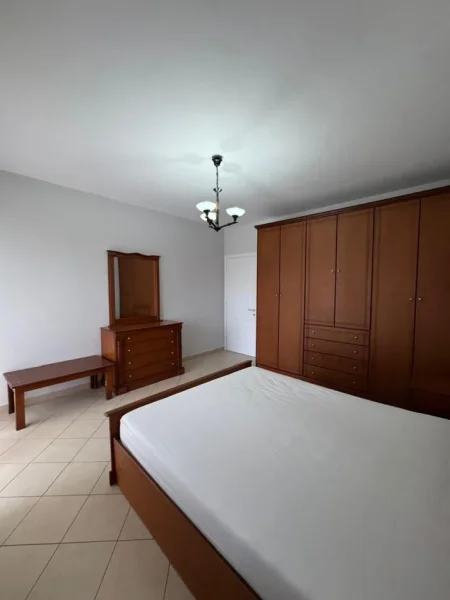 Tirane, jepet me qera apartament 1+1 Kati 5, 80 m² 500 € (Don Bosko)