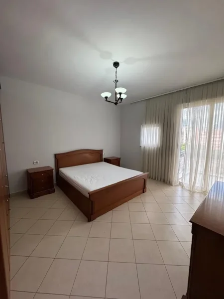 Tirane, jepet me qera apartament 1+1 Kati 5, 80 m² 500 € (Don Bosko)