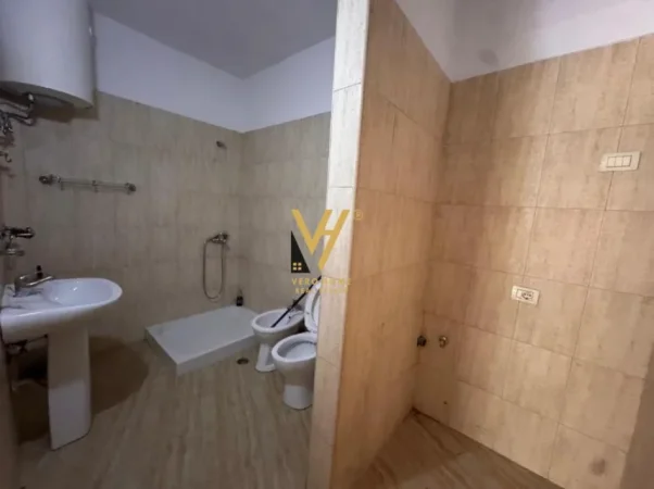 Tirane, jepet me qera apartament 2+1+Ballkon Kati 1, 100 m² 470 € (KODRA E DIELLIT)