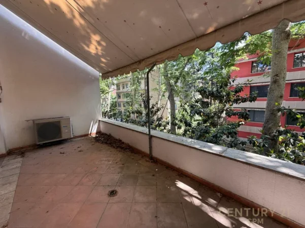 Tirane, jepet me qera zyre Kati 2, 200 m² 4.500 € (Kryeministria)