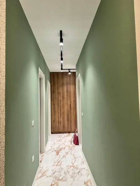Tirane, jepet me qera apartament 2+1 , 840 € (Don Bosko)