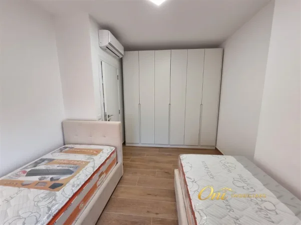 Tirane, jepet me qera apartament 2+1 Kati 8, 100 m² 800 € (KONGRESI I MANASTIRIT)