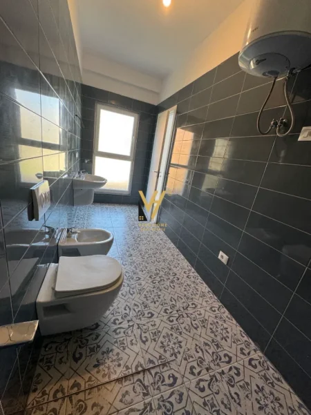 Tirane, jepet me qera zyre Kati 1, 69 m² 520 € (LAPRAKE)